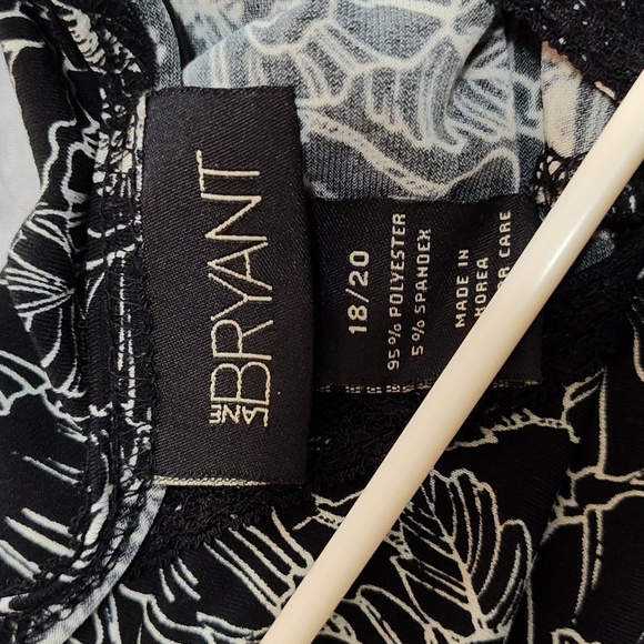 Lane Bryant Long Sleeve Nlack & White Floral V Neck Blouse Sz 18-20 Whimsygoth - Picture 5 of 11